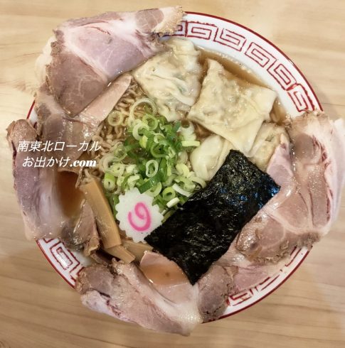 器に入ったチャーシュー麺